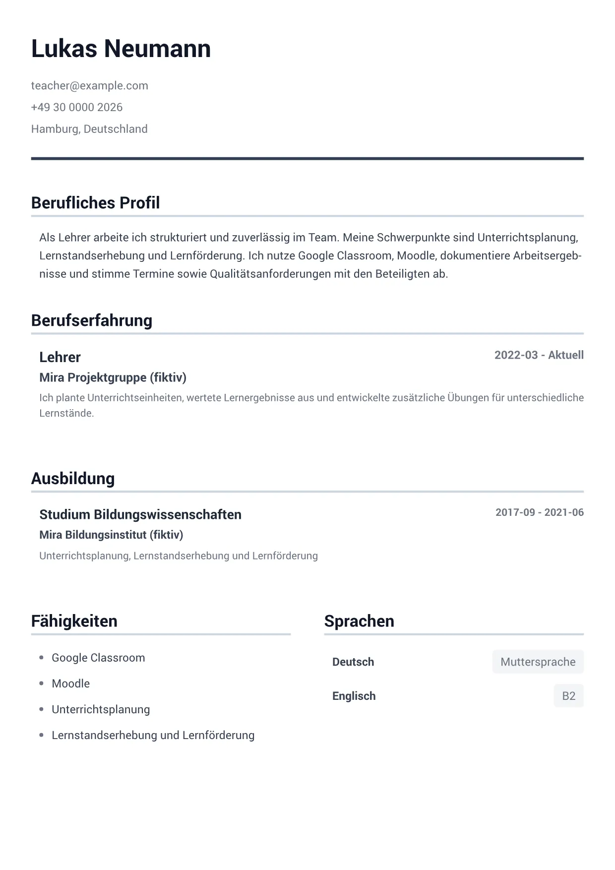 Lebenslauf-Beispiel: Lehrer – Minimal Grau (1/1)