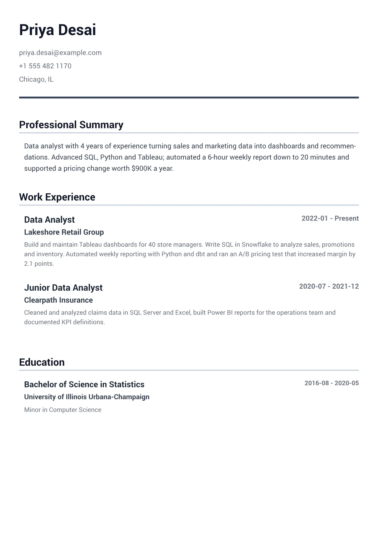 Data Analyst CV Example – Minimal Gray (1/2)